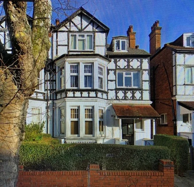 Flat Brondesbury Park in Greater London