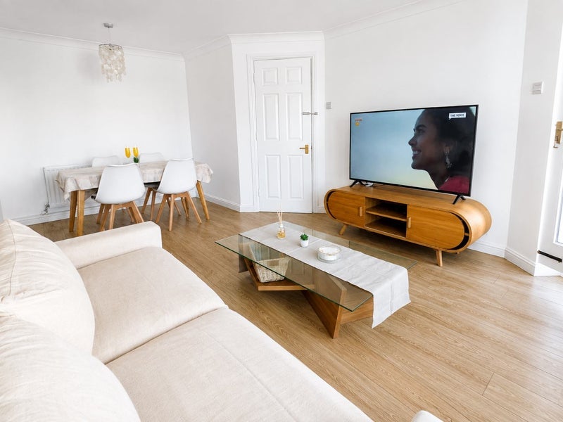 Flat Stewart Street in Greater London