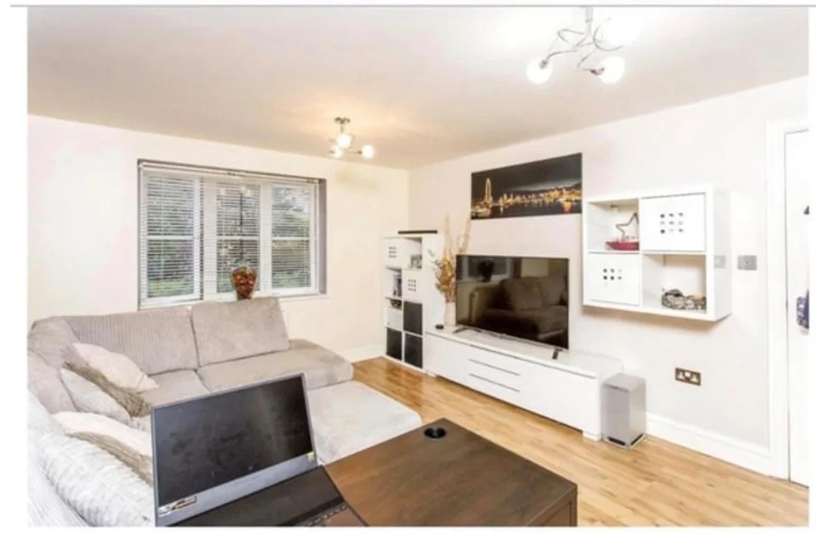 Flat Pampisford Road in Greater London
