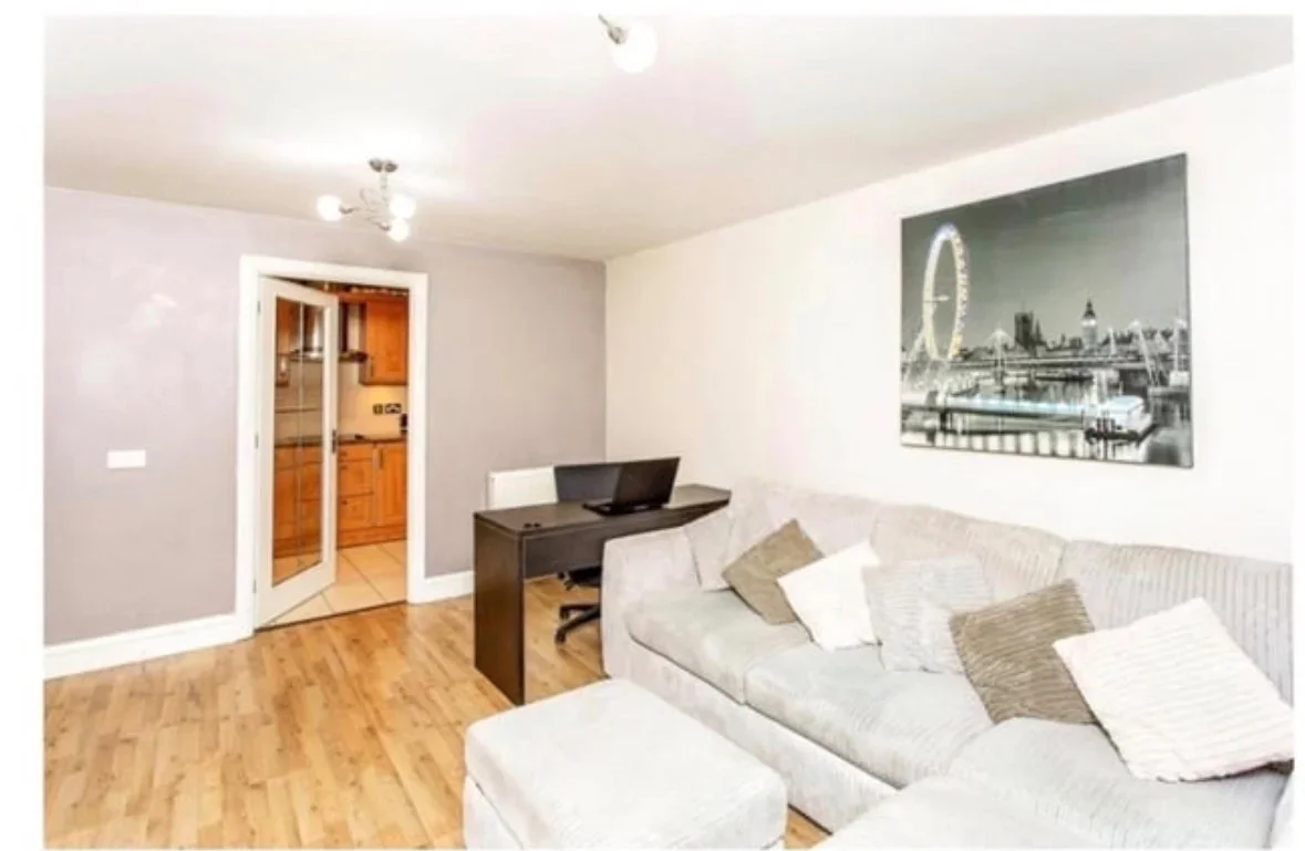 Flat Pampisford Road in Greater London