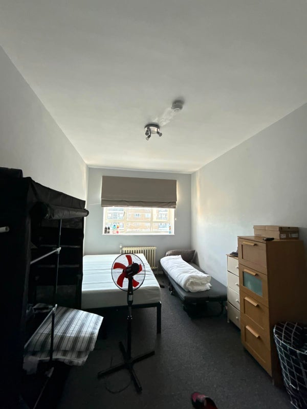 Room Churchill Gardens Road in City of Westminster