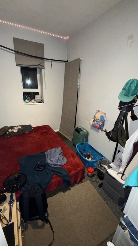 Room Churchill Gardens Road in City of Westminster