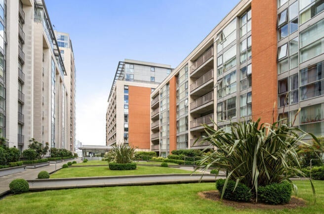 Flat Western Gateway in Greater London