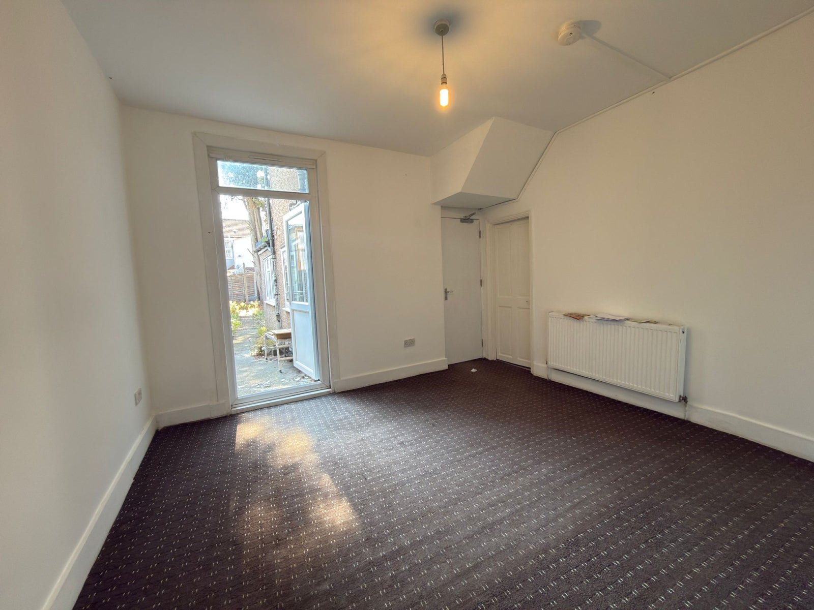 Flat Sixth Avenue in Greater London