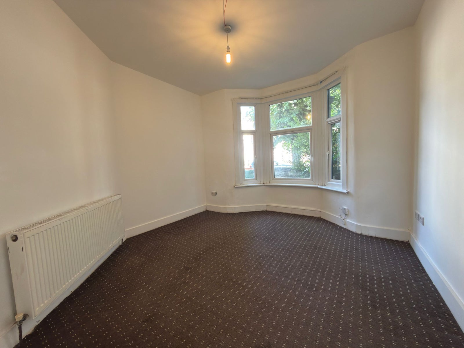 Flat Sixth Avenue in Greater London