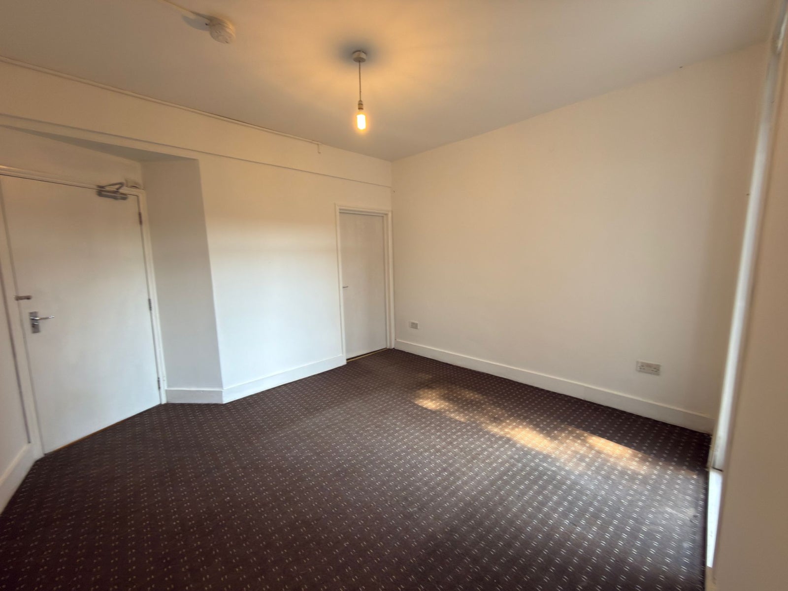 Flat Sixth Avenue in Greater London