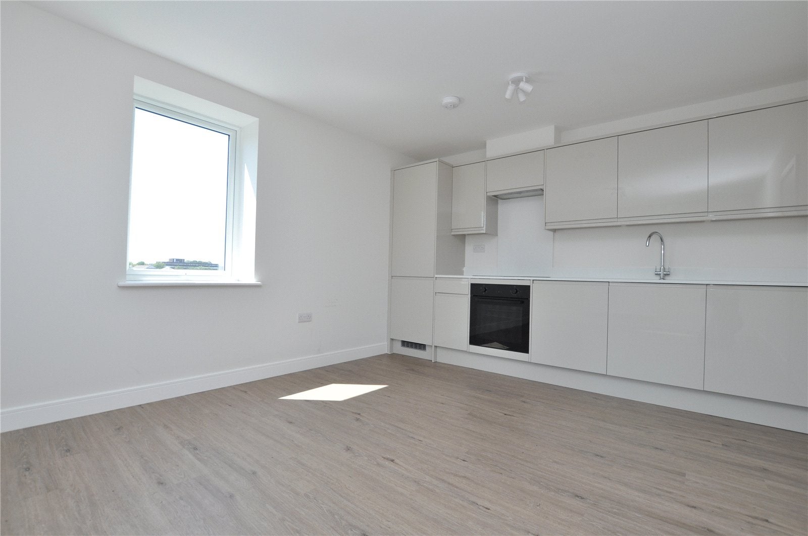 Flat Victoria Road in Rushmoor
