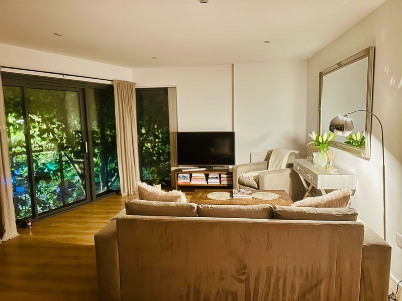 Room Upper Richmond Road in Greater London