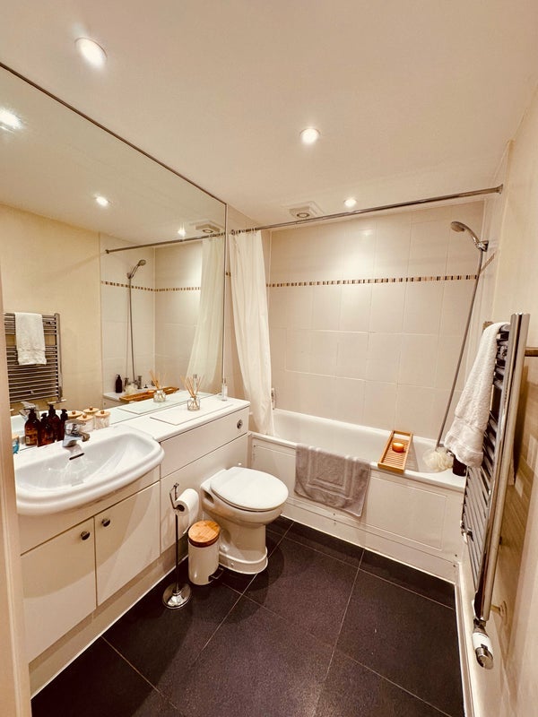 Room Upper Richmond Road in Greater London