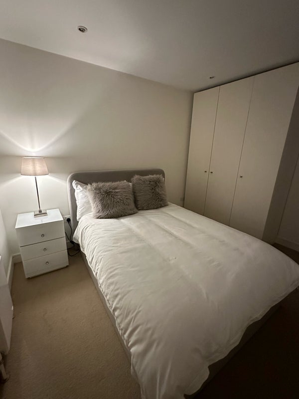 Room Upper Richmond Road in Greater London
