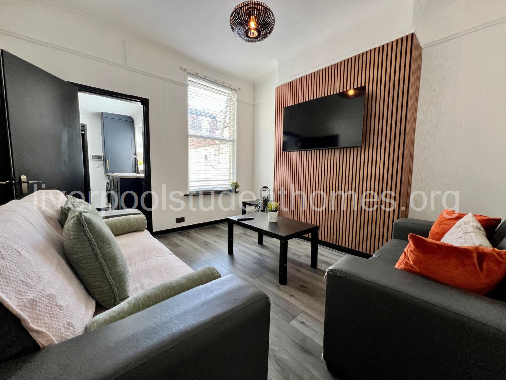 Room Shaw Street in Liverpool