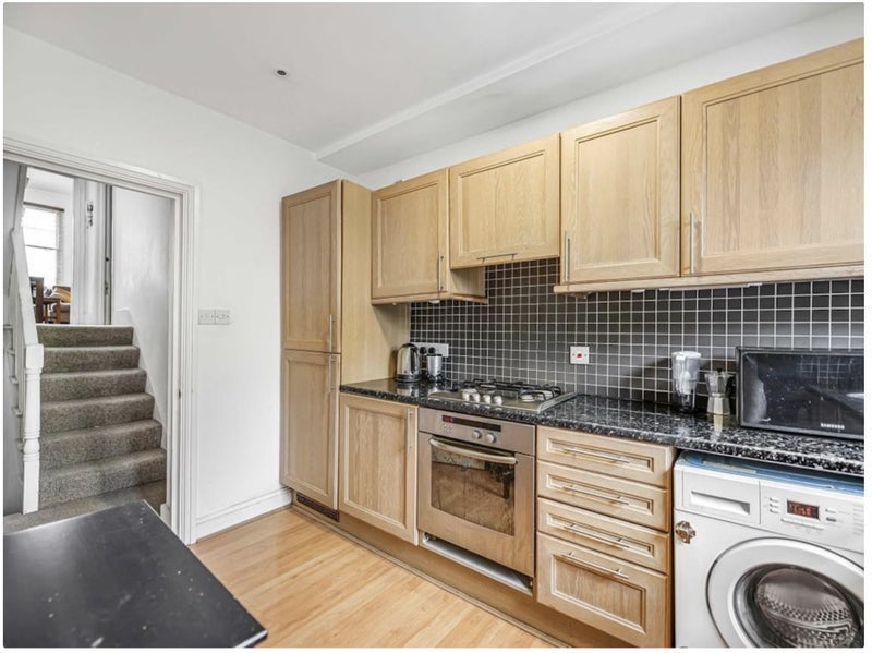 Flat Ifield Road in Greater London