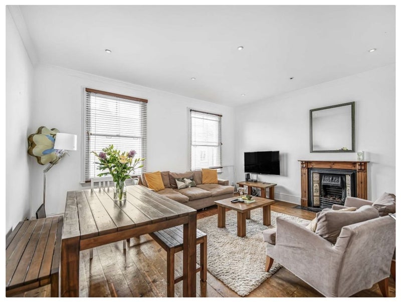 Flat Ifield Road in Greater London