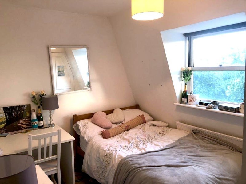 Flat Ifield Road in Greater London