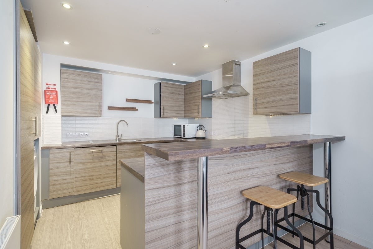Flat Lakeside Way in Greater London