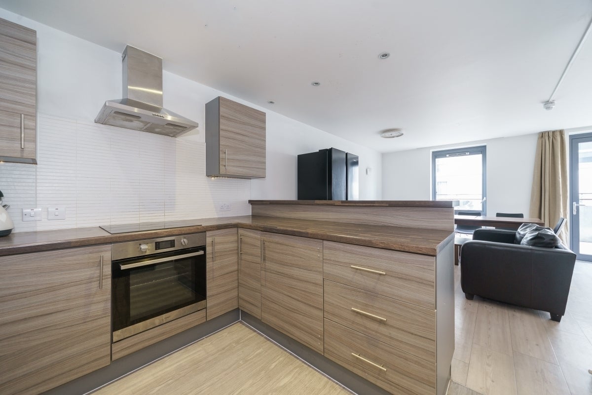 Flat Lakeside Way in Greater London