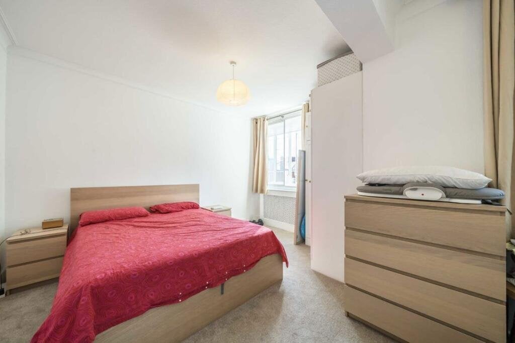 Flat Heathfield Terrace in Greater London