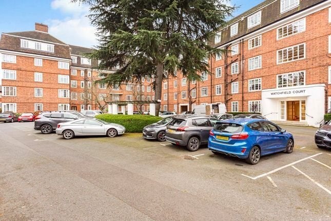 Flat Heathfield Terrace in Greater London