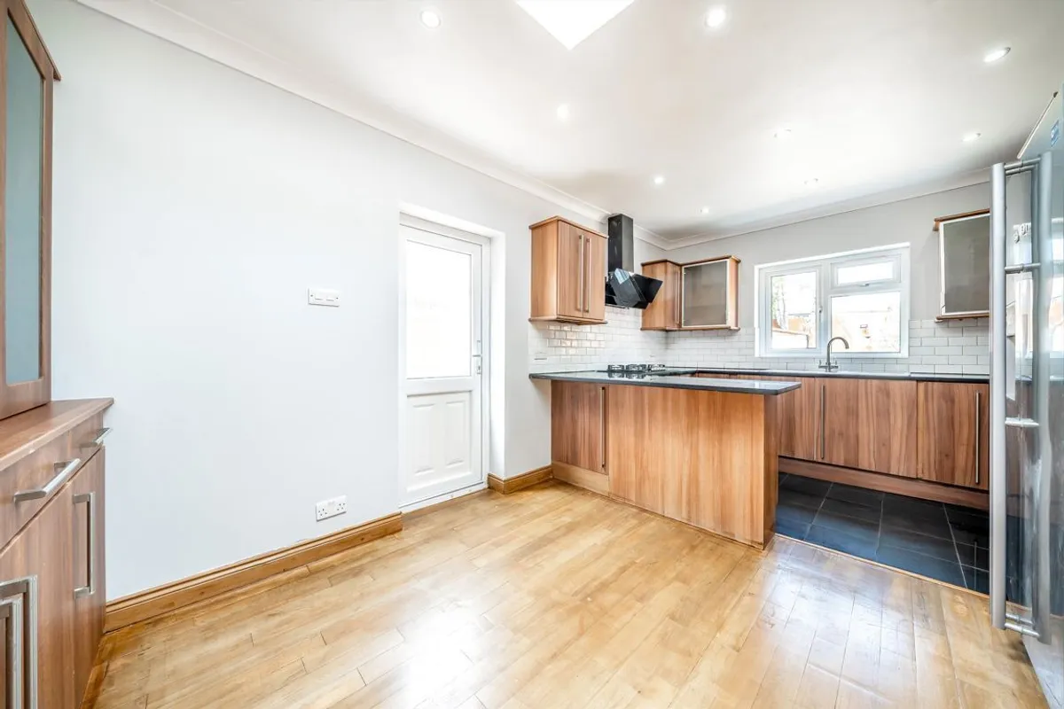 House Dalmeny Crescent in Greater London