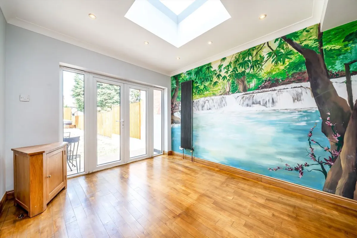 House Dalmeny Crescent in Greater London