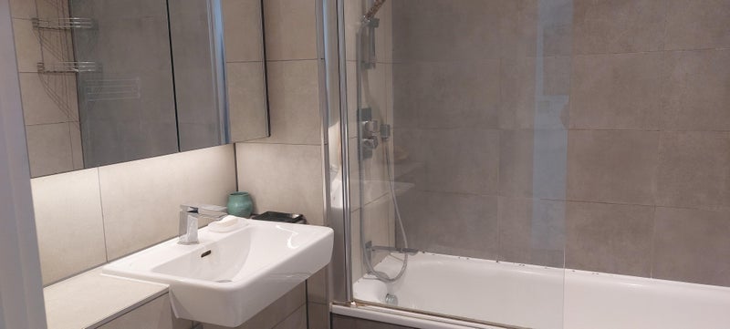Room Ropery Street in Greater London