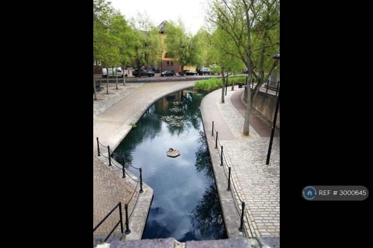 Flat Poolmans Street in Greater London