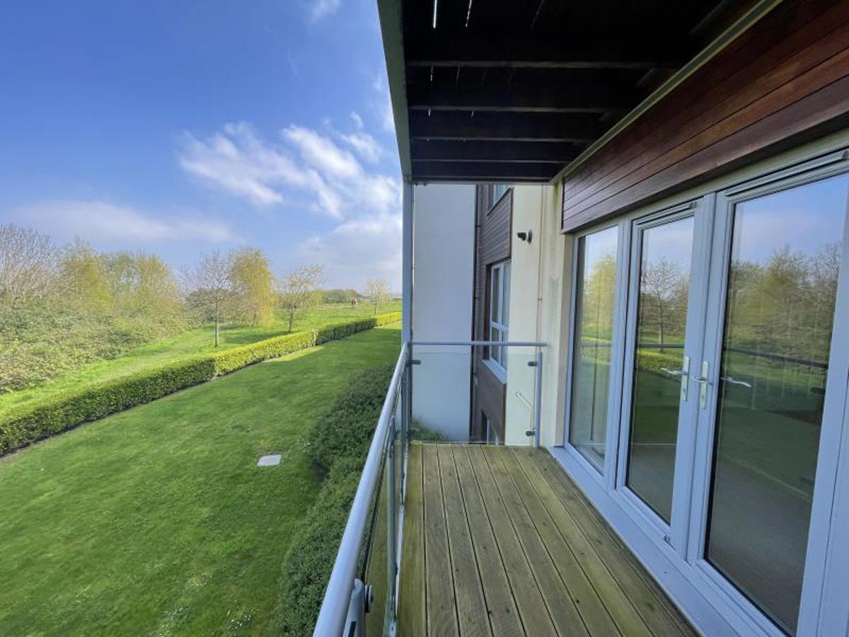 Flat Kittiwake Drive in Bristol