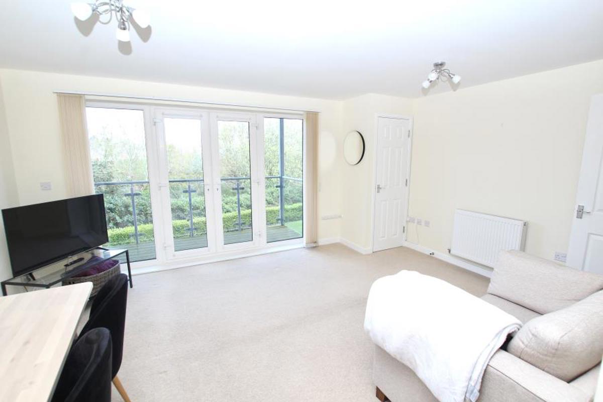 Flat Kittiwake Drive in Bristol