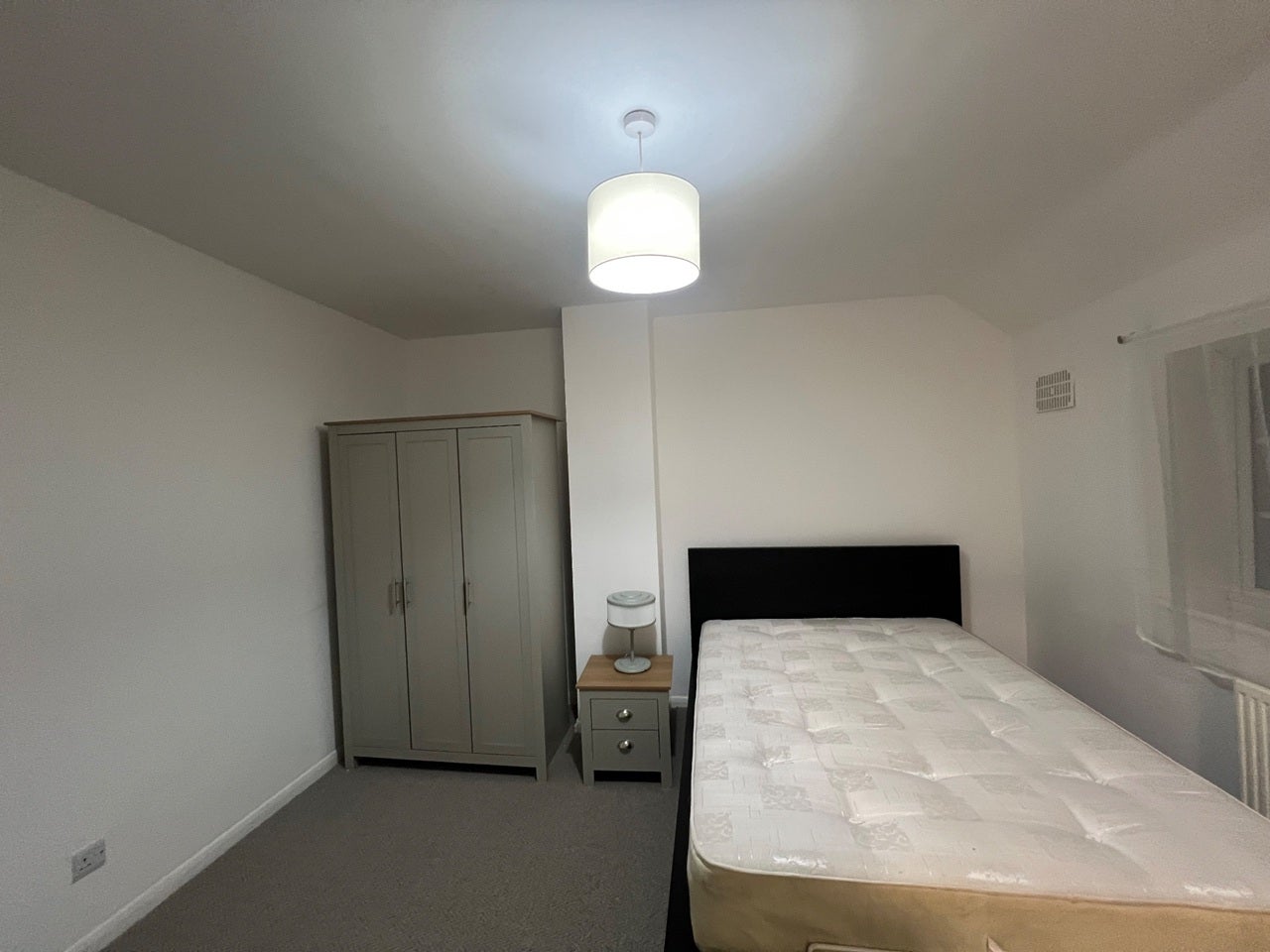 Room Chiltern Close in Greater London