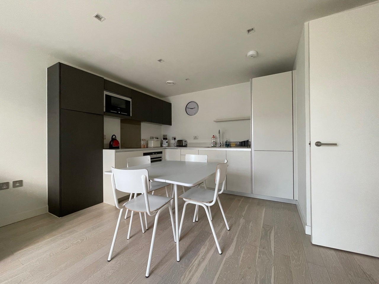 Flat Wenlock Road in Greater London