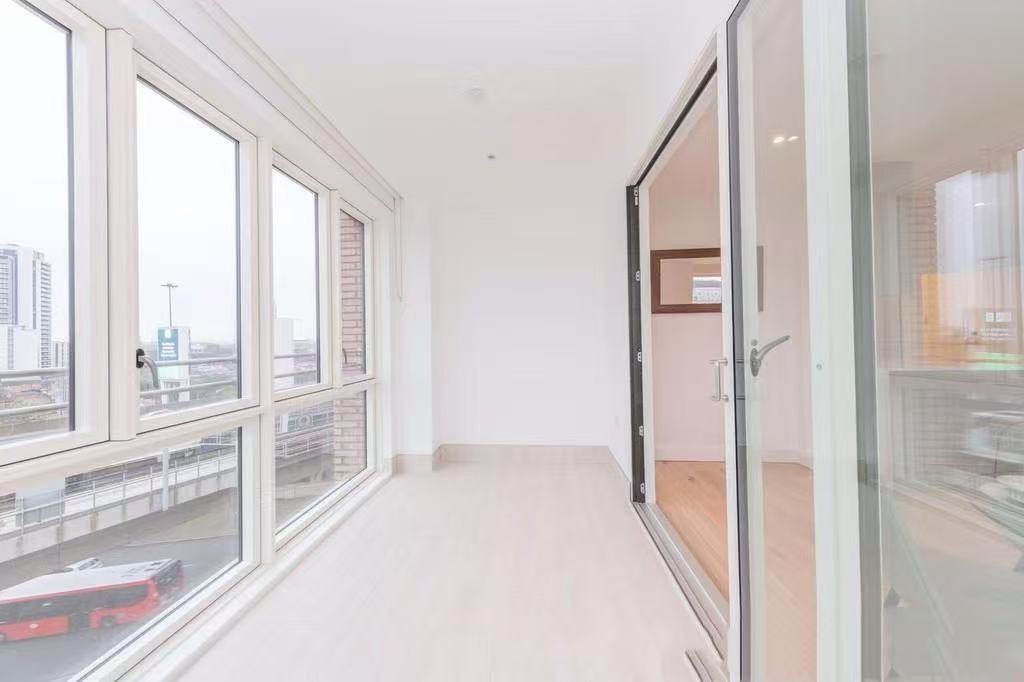 Flat Arniston Way in Greater London