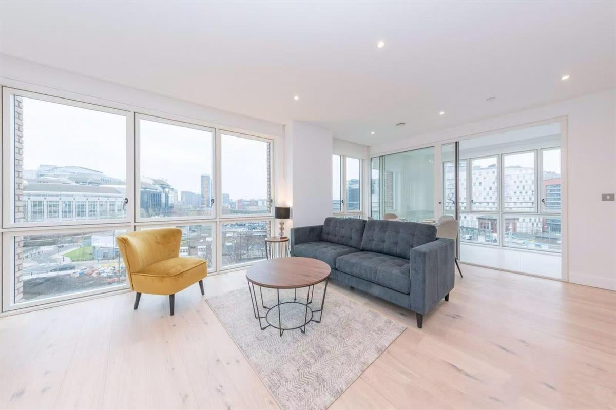 Flat Arniston Way in Greater London