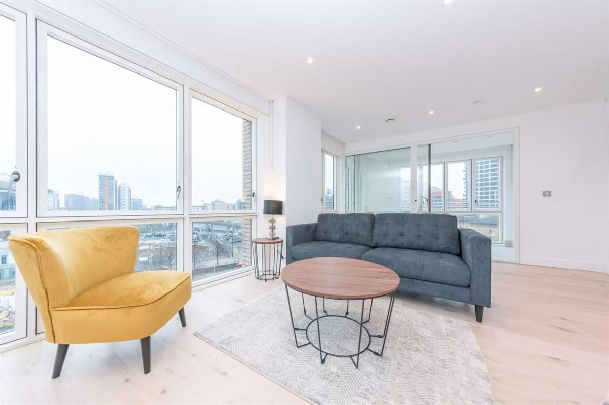 Flat Arniston Way in Greater London