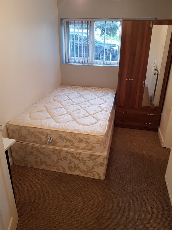 Room Gibbins Road in Birmingham