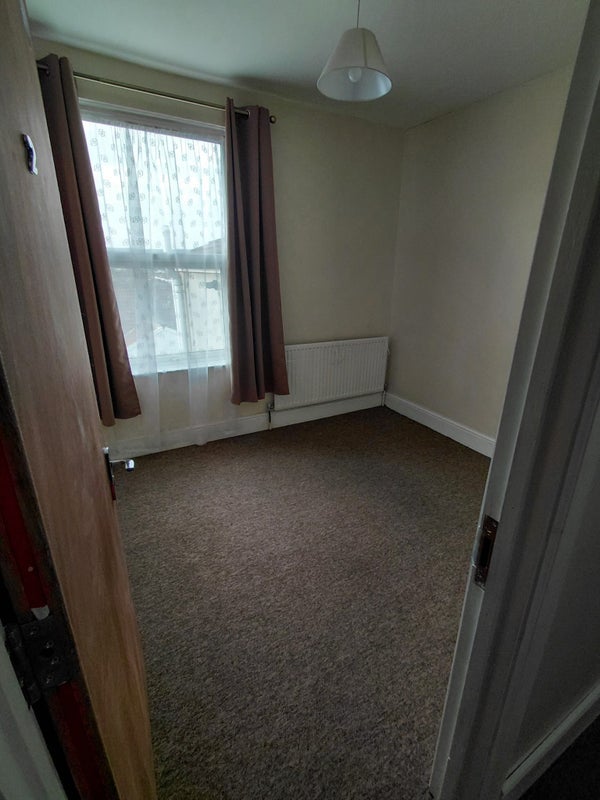 Room Highridge Road in Bristol