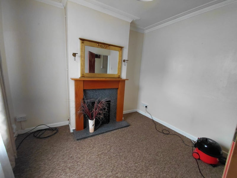 Room Highridge Road in Bristol