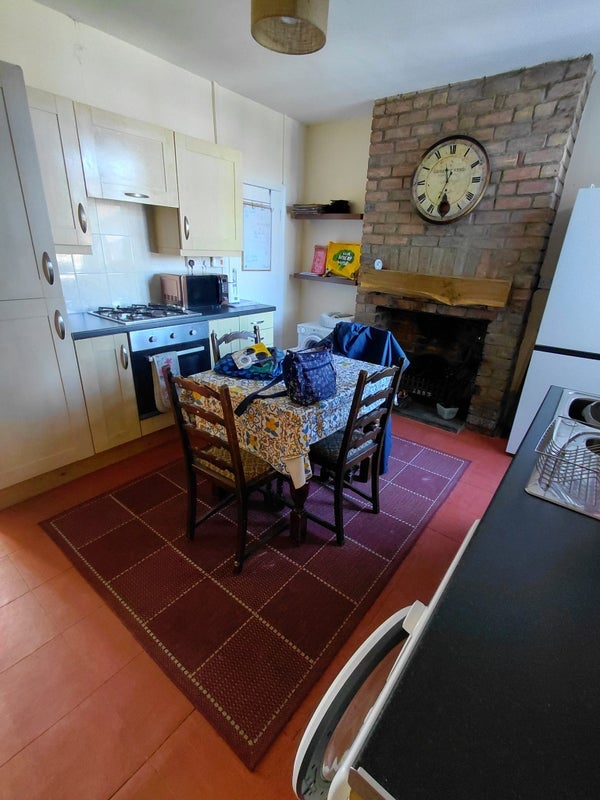 Room Highridge Road in Bristol