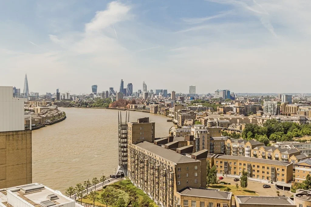 Flat Westferry Circus in Greater London