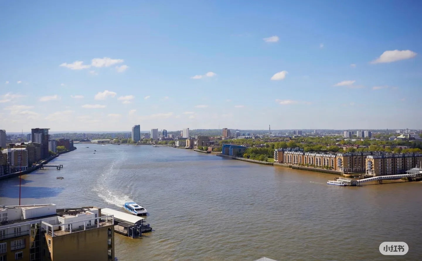 Flat Westferry Circus in Greater London