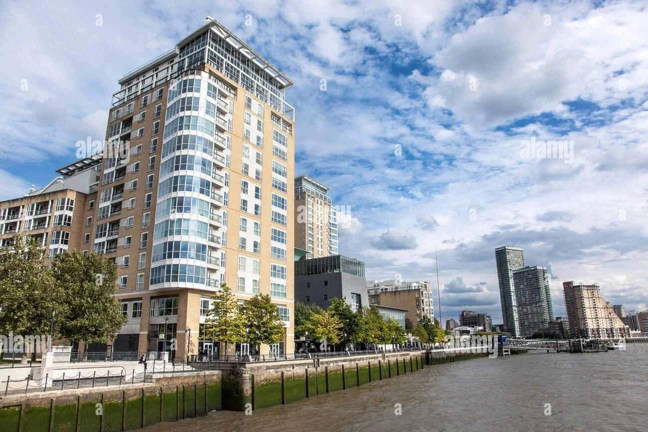 Flat Westferry Circus in Greater London