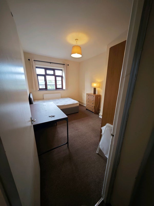 Room Poynders Gardens in Greater London