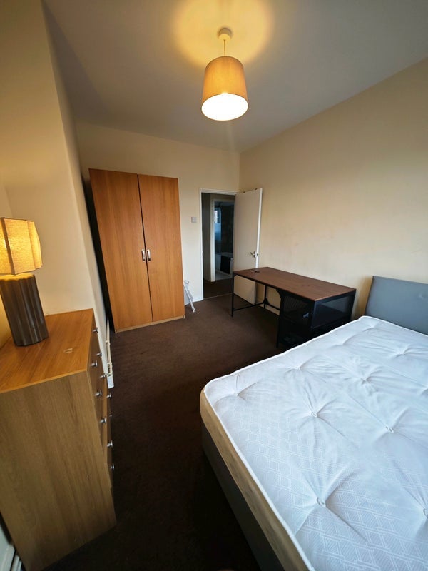 Room Poynders Gardens in Greater London