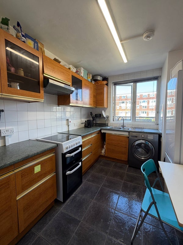 Room Fellows Court in Greater London