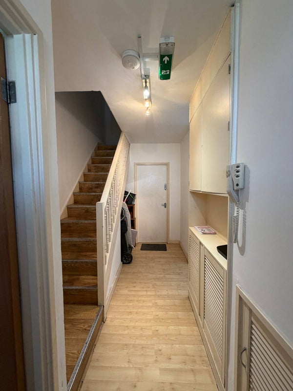 Room Fellows Court in Greater London