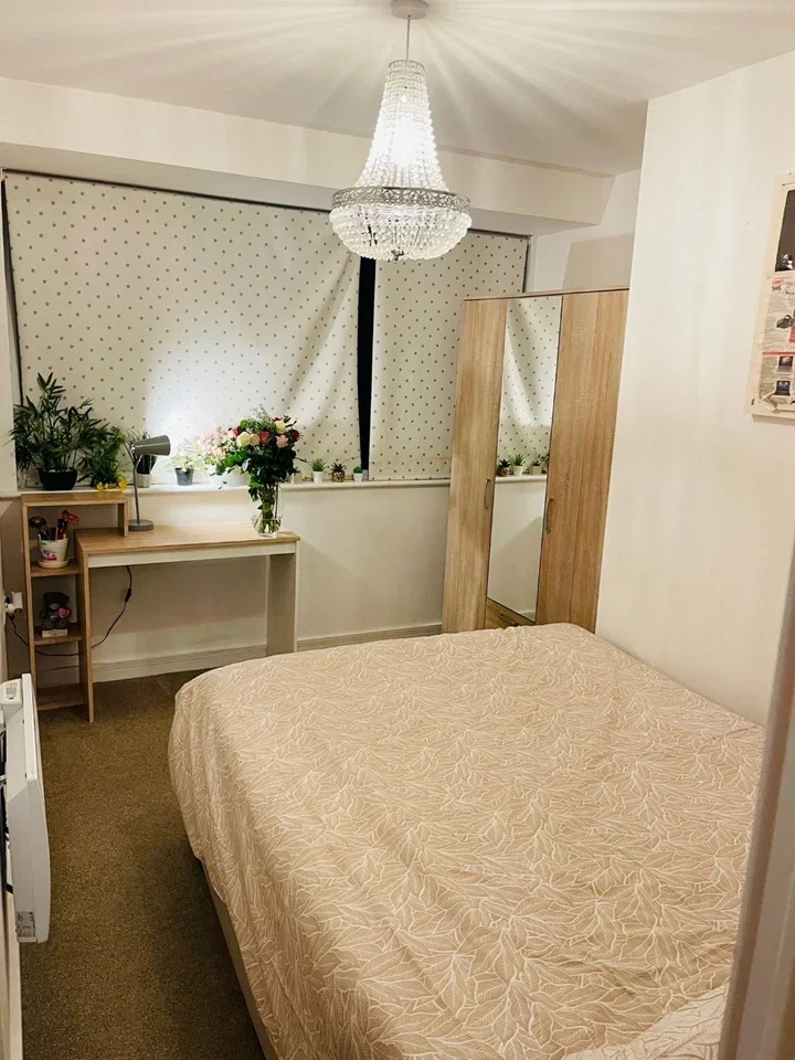 Room St. Edwards Way in Greater London