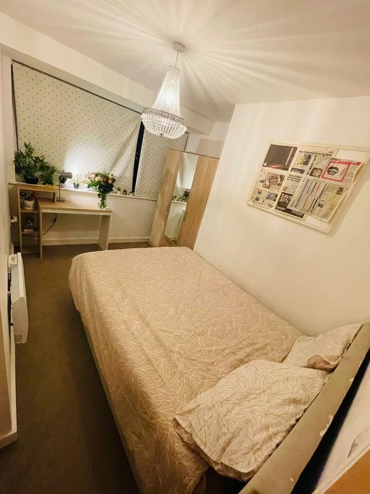 Room St. Edwards Way in Greater London