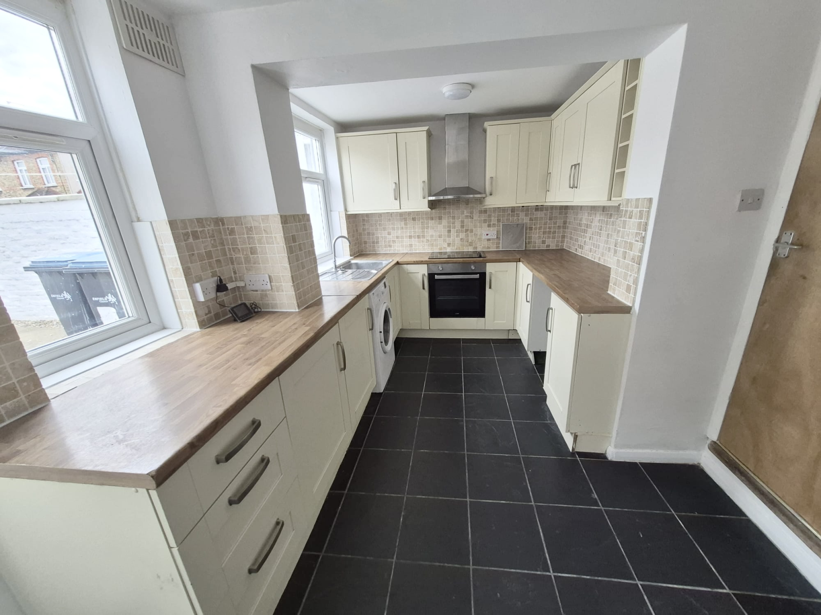 House Cornwallis Grove in Greater London