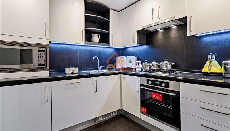 Flat Westferry Circus in Greater London