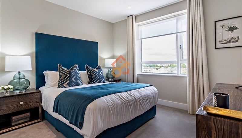 Flat Westferry Circus in Greater London