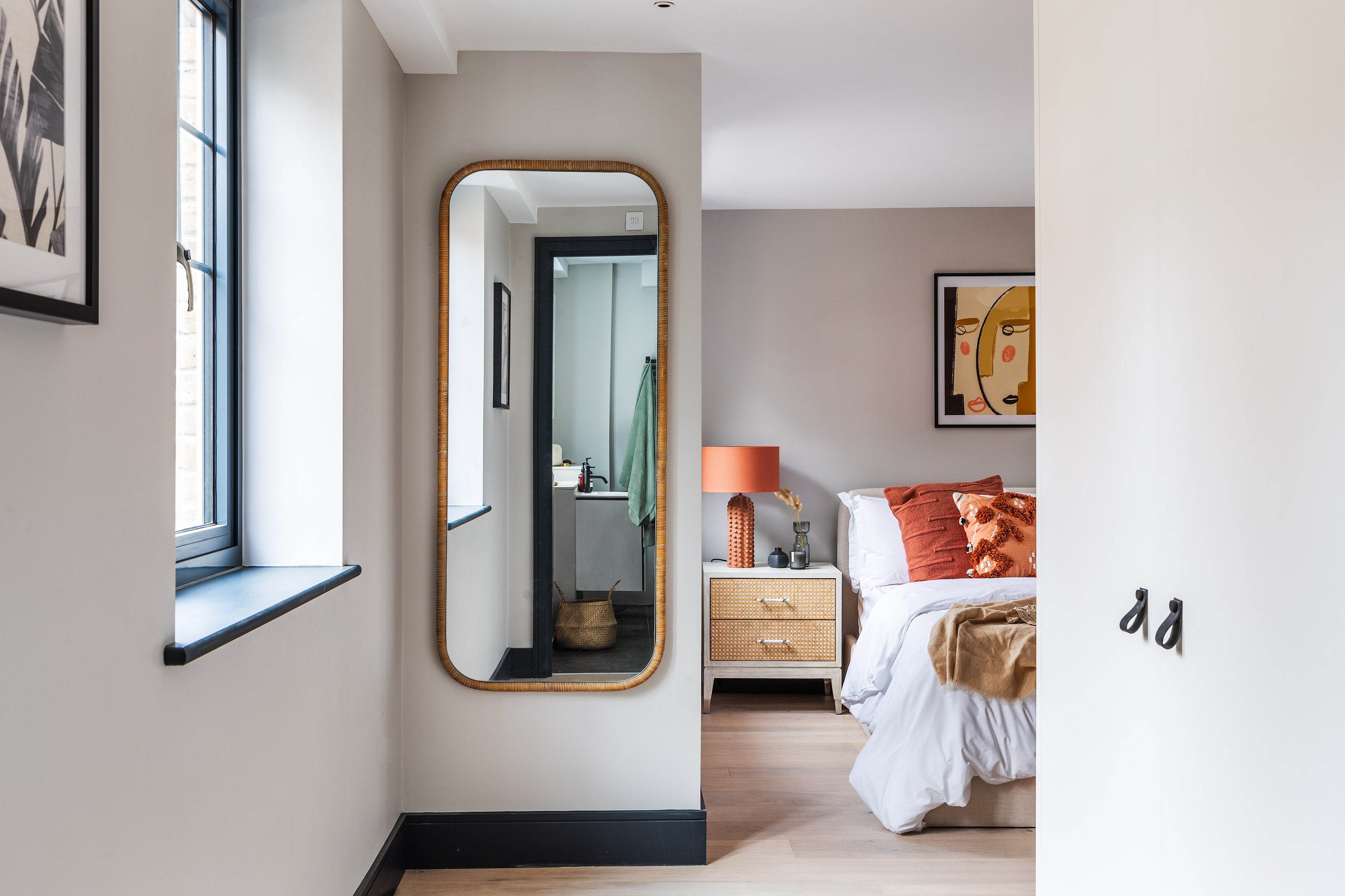 Flat Drury Lane in Greater London